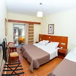 Ena - Elegant Mountain View With Pool *
