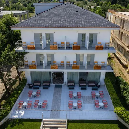 Дом отдыха Ena - Elegant Mountain View With Pool Лутра Ипатис